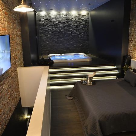 Chambre Avec Jacuzzi Sauna Privatif Брюссель Екстер'єр фото