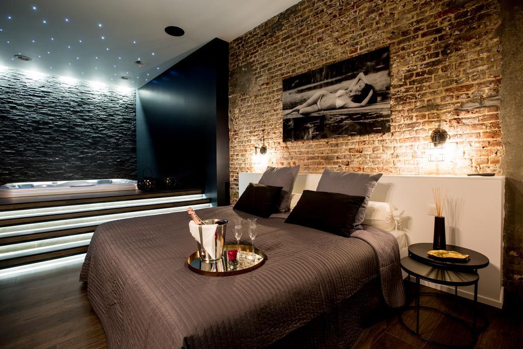 Chambre Avec Jacuzzi Sauna Privatif Брюссель Екстер'єр фото